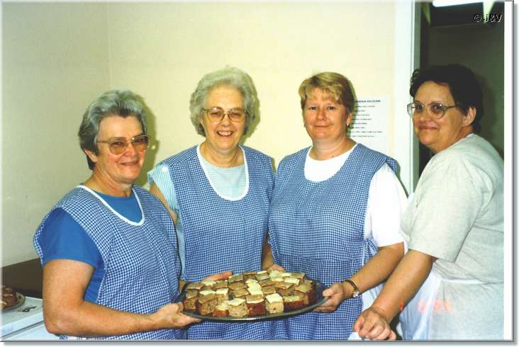 Norma Val Sandra Jenny 1999.jpg